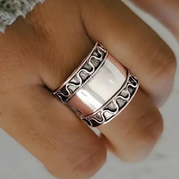 Brand New Concave Personality Fashion Ring. - Picture 9 of 9